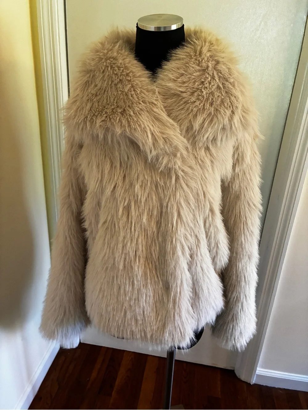 Simply Vera Vera Wang Soft Light Cream Teddy Coat with Shawl Collar. Size Medium